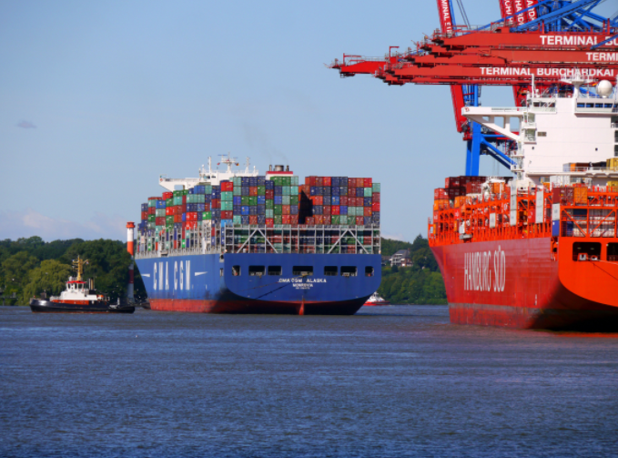 CMA CGM యొక్క కంటైనర్ షిప్ మంటల్లో చిక్కుకుంది! ఇది కింగ్‌డావో మరియు షాంఘైతో సహా అనేక ఓడరేవులకు కాల్ చేసింది! !